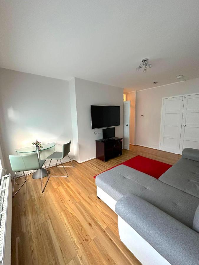 303 Alexandra Avenue Ha2 9Dx Apartamento Pinner Exterior foto
