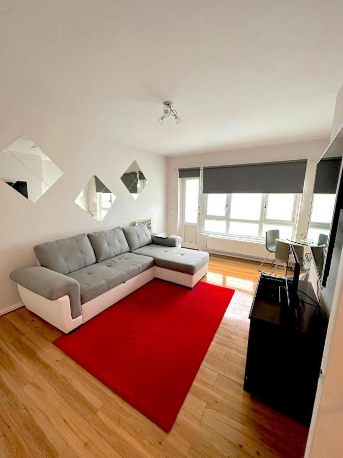 303 Alexandra Avenue Ha2 9Dx Apartamento Pinner Exterior foto
